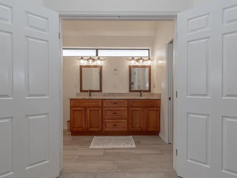 150 N Forgeus Ave — Photo 13