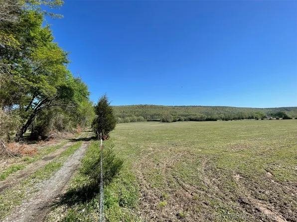1529 NW Centerpoint Rd, Wilburton, OK 74578
