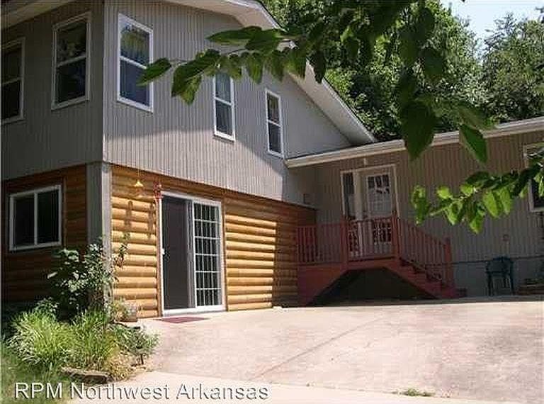 1st image of 407 W Lawson St