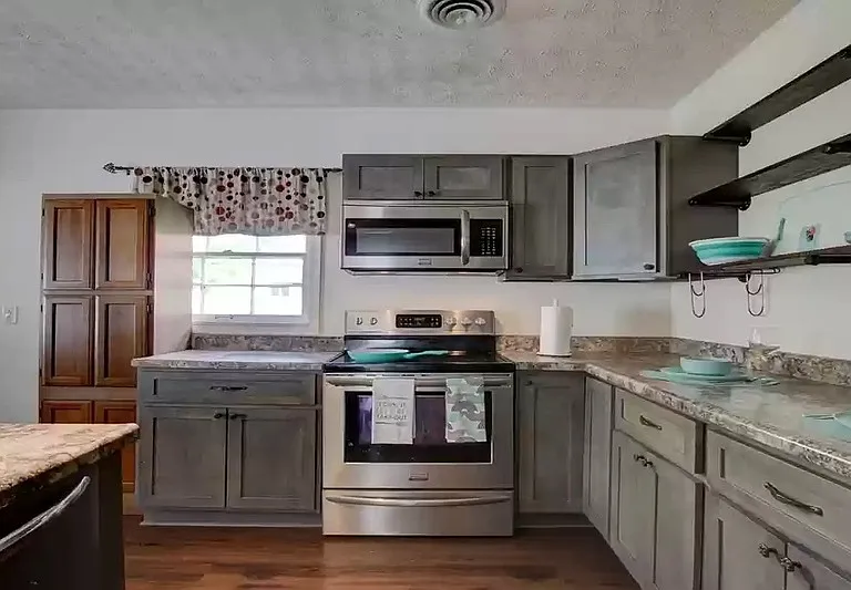 408 E Main St — Photo 16