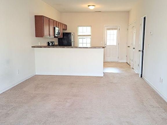 3rd image of 310 Burley Dr Unit 6