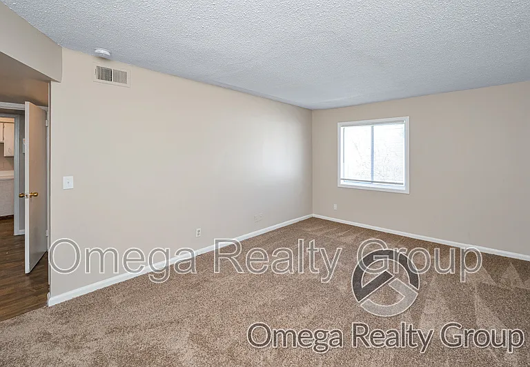 Camelot Apartments — Photo 32