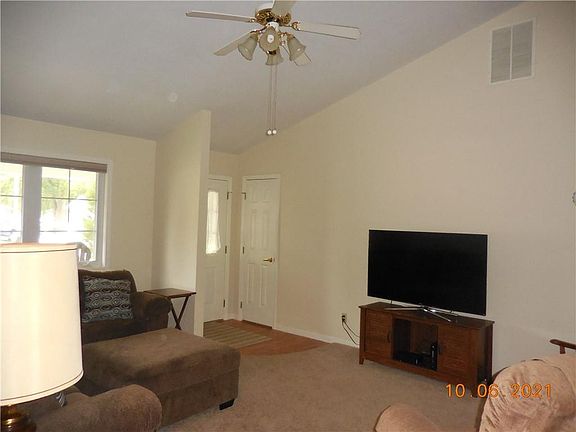 4th image of 205 S Scott St