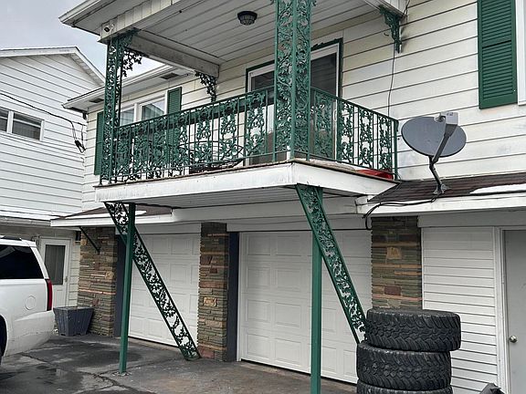 4th image of 307 Main St