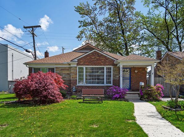 24730 Ridgedale St, Oak Park, MI 48237