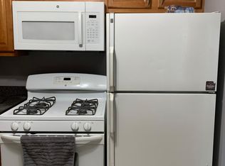 133 Gregory St APT 18, Aurora, IL 60504