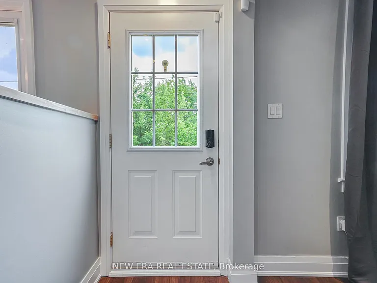 219 Lancaster St W — Photo 5