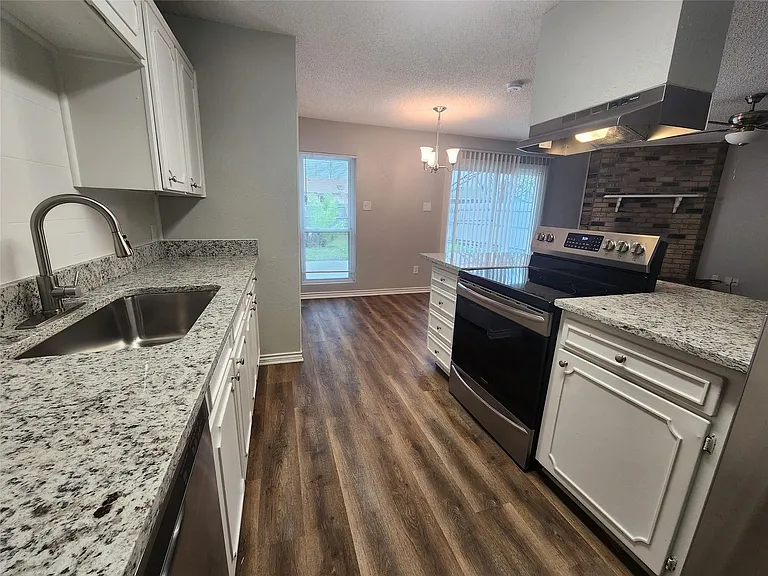 10129 Peppertree Ln — Photo 7