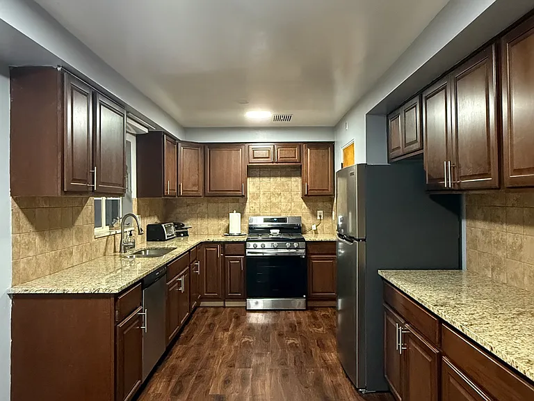 2605 Elmhurst Dr — Photo 16