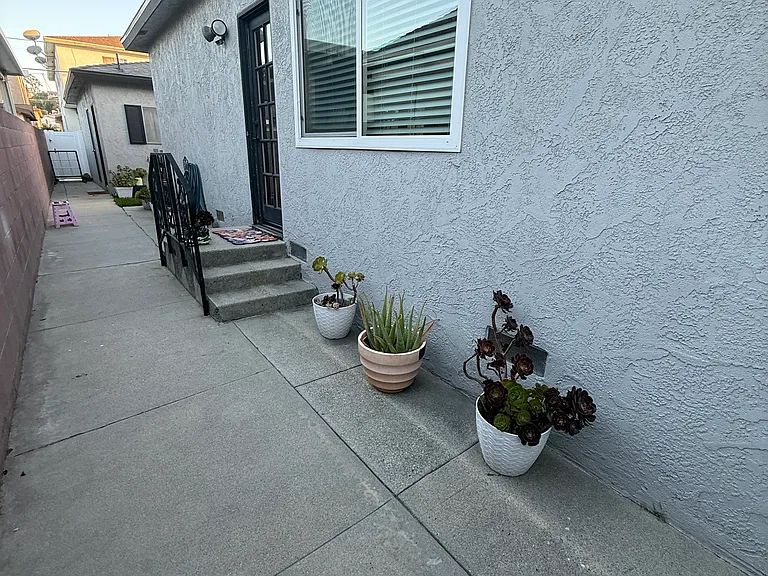 759 W 18th St — Photo 11