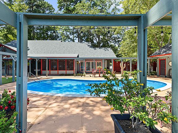 5th image of 2022 W Lake Dr