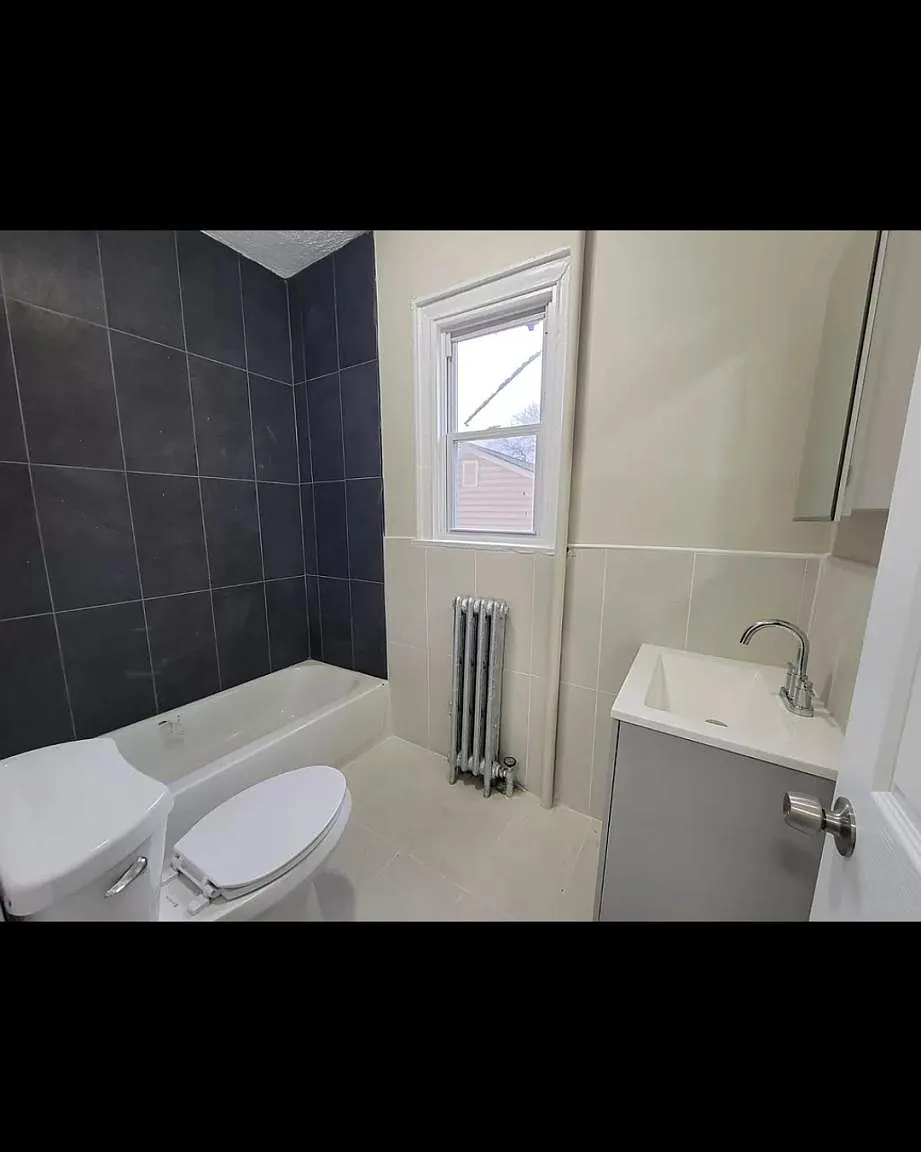 3 bed, 1000 sqft, $2,650 — Photo 3