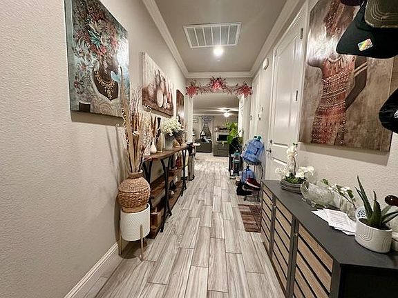 4th image of 579 Honeysuckle Dr
