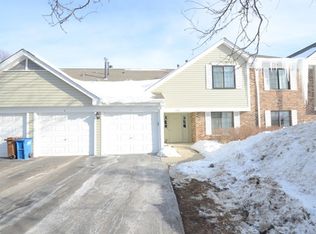 820 Yosemite Trl #1, Roselle, IL 60172