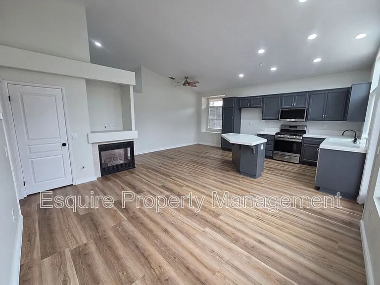 4888 Ellington St — Photo 11