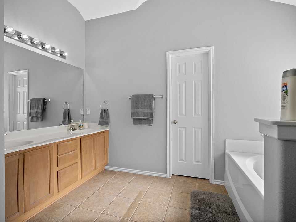 1st image of 2221 Julian Dr