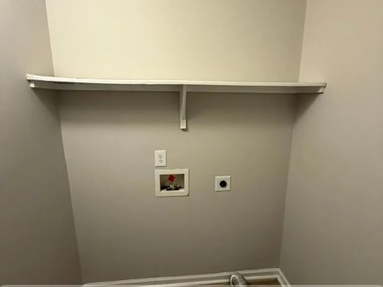 6126 Lonestar Rd — Photo 5