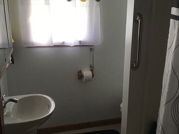 2nd bath upstairs