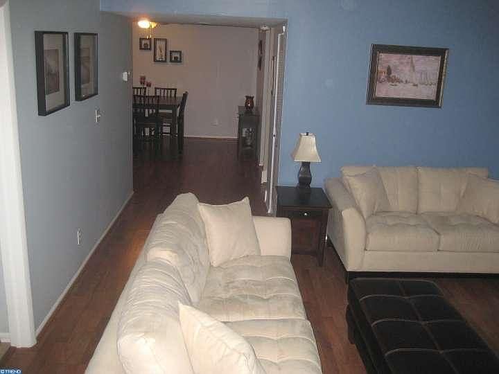 2nd image of 164 E Kenilworth Cir