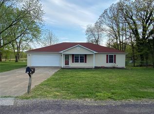 210 Crescent Lake Rd, Saint Clair, MO 63077