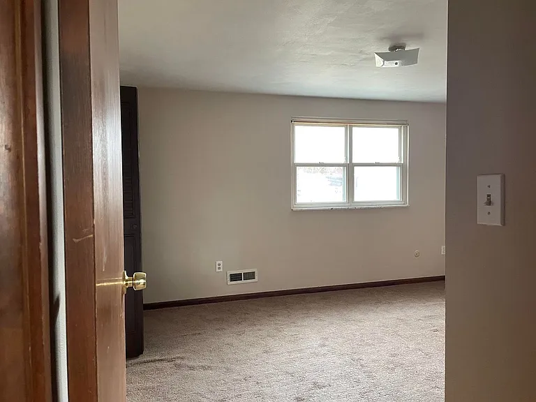 1685 Broadhead Rd #7 — Photo 6