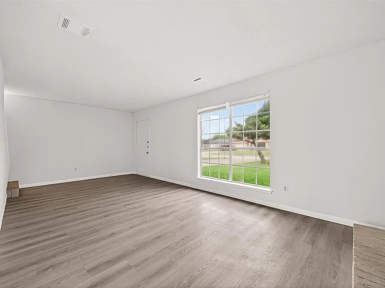 7523 La Place Dr — Photo 8