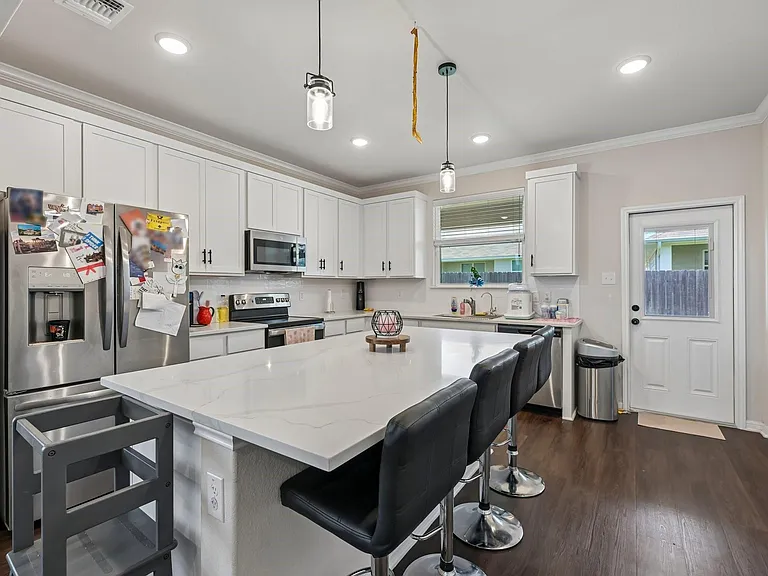 716 Killam Dr — Photo 10