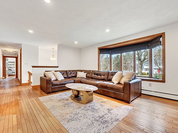 3rd image of 176 Forbes Rd