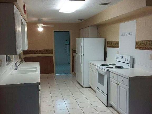 4th image of 74 S Lee St