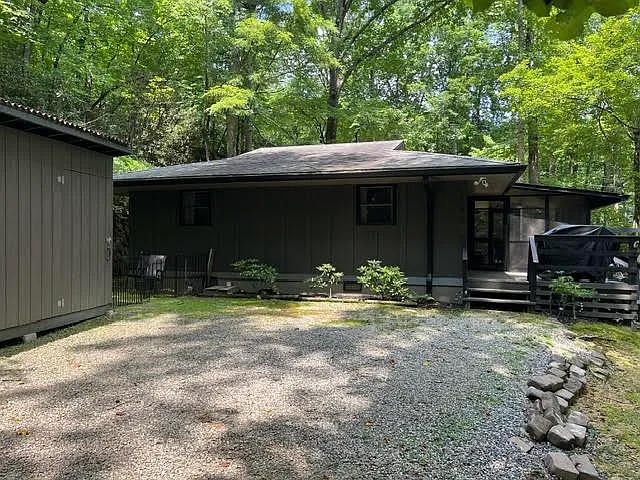 117 Bear Rock Rd