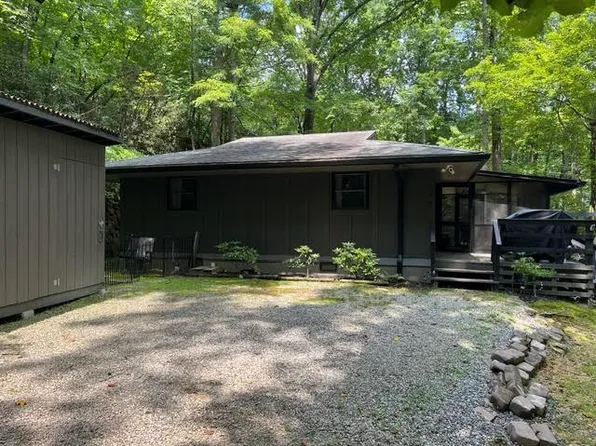 117 Bear Rock Rd, Hendersonville, NC 28739