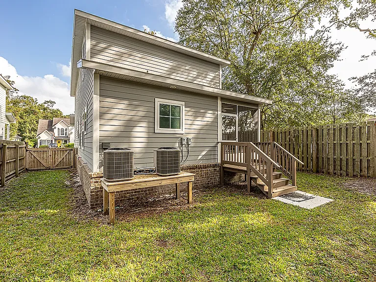 115 Maple St — Photo 21