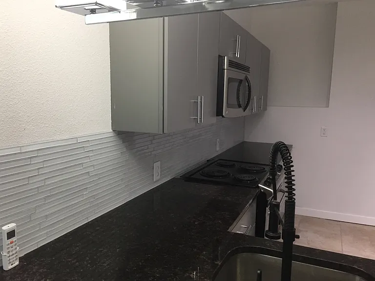 100 Dinn Dr #6 — Photo 5