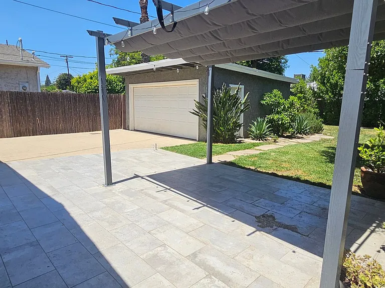 22509 Clarendon St — Photo 23