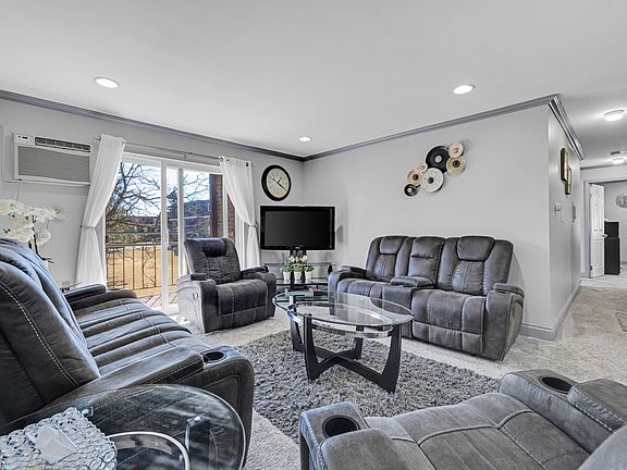 3rd image of 585 Heritage Dr APT 201