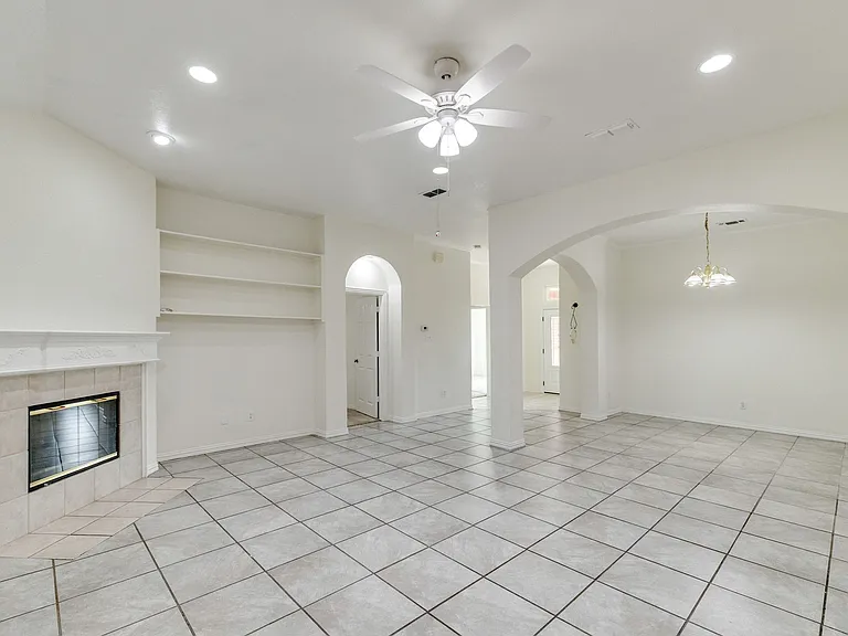 1131 Indy Ct — Photo 9