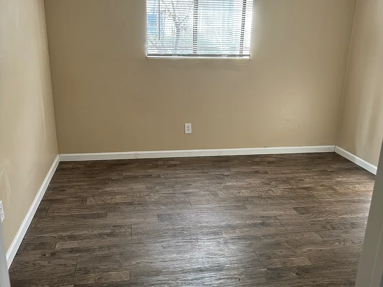 Eagle Crest Apartments — Photo 2