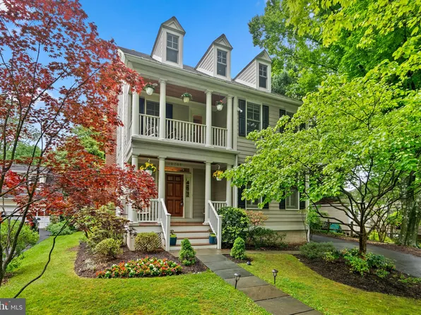 10709 Montrose Ave, Garrett Park, MD 20896