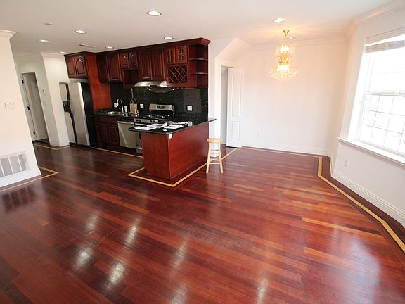 2nd image of 499 33rd Ave