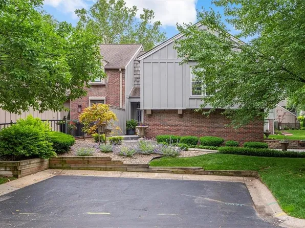 4325 W 112th St, Leawood, KS 66211