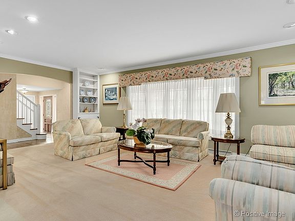 5th image of 27 Windsor Dr