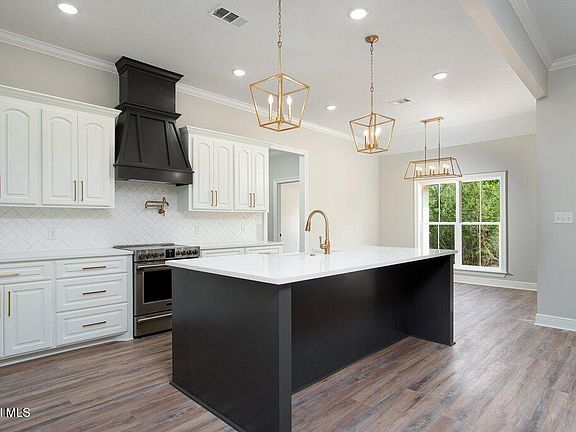 3rd image of 27 Hidden Pond Road