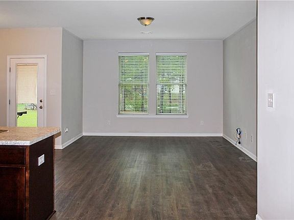 4th image of 47488 Cathy Ln