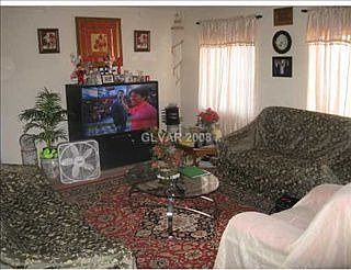 1st image of 1028 Hassett Ave