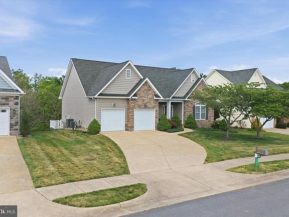 4th image of 107 Harold Ct