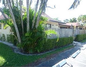 1st image of 4284 Woodstock Dr APT B