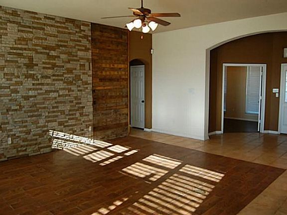 3rd image of 340 Pinnacle Ct