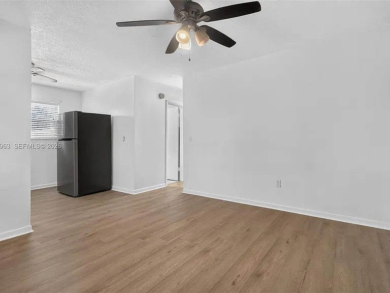 458 SW 9th St #1 — Photo 3