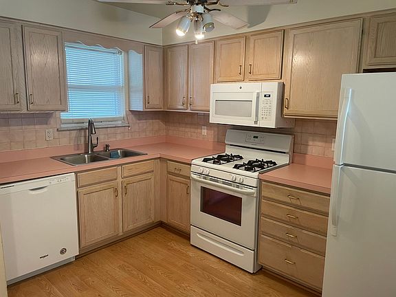 3rd image of 103 E Woodland Ave #103