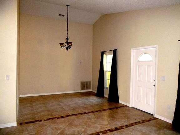 4th image of 4470 Drayton Ln